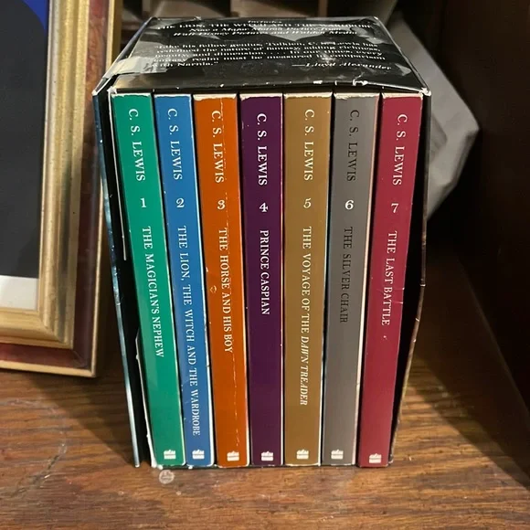 Chronicles of Narnia book 1-7 books - Picture 2 of 2